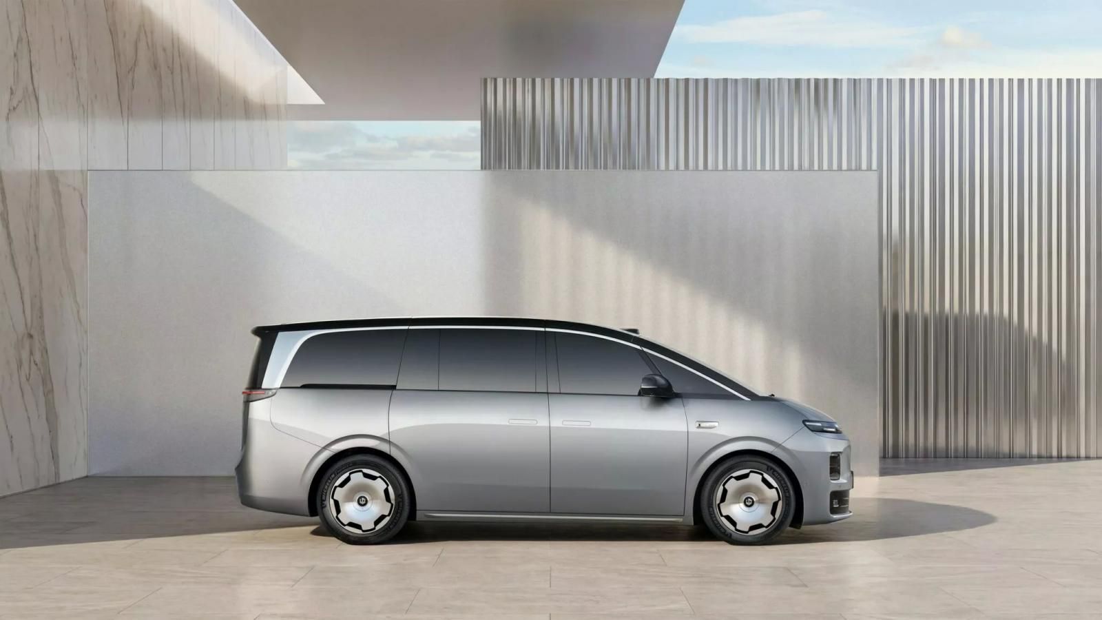 Πρεμιέρα για το νέο μίνιβαν Leapmotor D99 